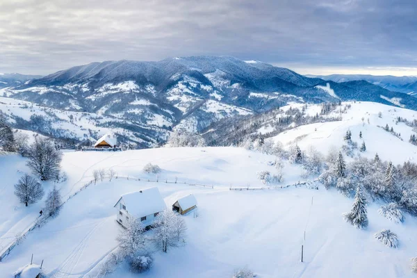 Winterlandschaft Winter Verschneite Natur Schneebedeckte Berghügel Drohnen Aus Der Luft — Stockfoto