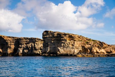 Malta. Cliffs. Kıyı şeridi.