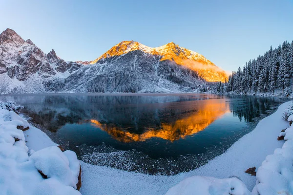Kış dağların panoramik manzara — Stok fotoğraf