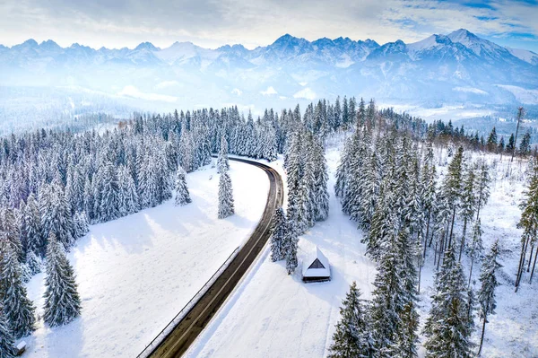 Paisaje de invierno con carretera — Foto de Stock