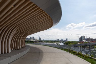 Ottawa, Kanada - 13 Haziran 2025: Ottawa nehri kıyısında Kiweki Point gözcüsü