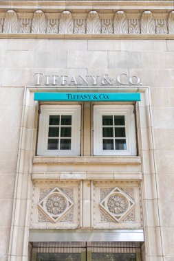 Montreal, Kanada - 2 Ağustos 2025: Tiffany and Co lüks kuyumcu cephesi