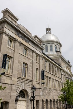 Montreal, Kanada - 4 Temmuz 2025: Eski Montreal, Quebec, Kanada 'da Bonsecours Market Binası