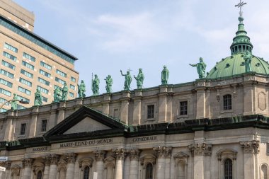Montreal, Kanada - 2 Ağustos 2025: Montreal Quebec şehir merkezindeki Dünya Katedrali 'nin Mary Queen' i