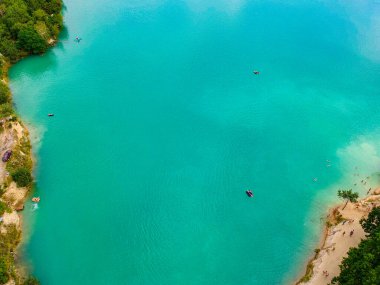 Cherepashinsky taş ocağı gölü hafta sonu dinlenme