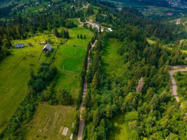 Dağlardaki Ukrayna köyü Karpatlar