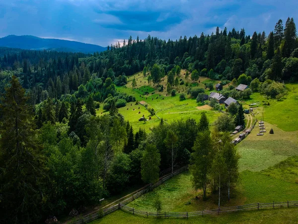 Oekraïense Dorp Bergtop — Stockfoto