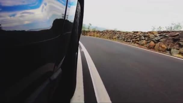 Voiture Pov Route Face Roue Avant Droite Conduisant Long Route — Video