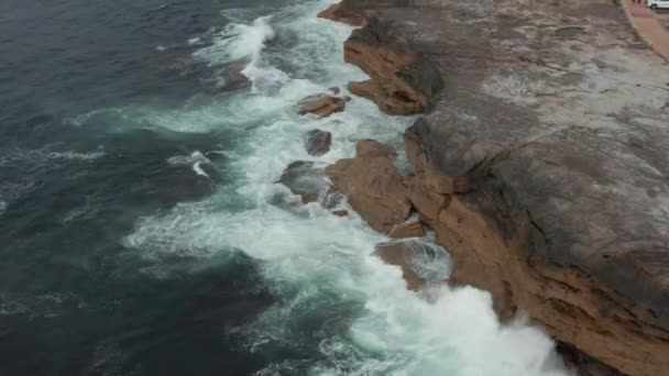 シドニー オーストラリアの周りからビーチ 岩のテクスチャ — ストック動画