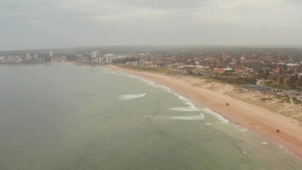 Vista Aérea Ondas Quebrando Rochas Mostrando Texturas Cores Interessantes — Vídeo de Stock