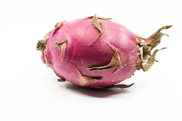 Beyaz arka plan üzerinde kesilmemiş dragonfruit