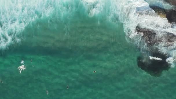 Aerial View Waves Breaking Rocks Showing Interesting Textures Colours Sydney — Stock Video