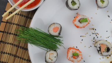 Sushi seti, Japon yemekleri. Suşi rulo. Sushi Menüsü. Düz tasarım üstten görünüm.