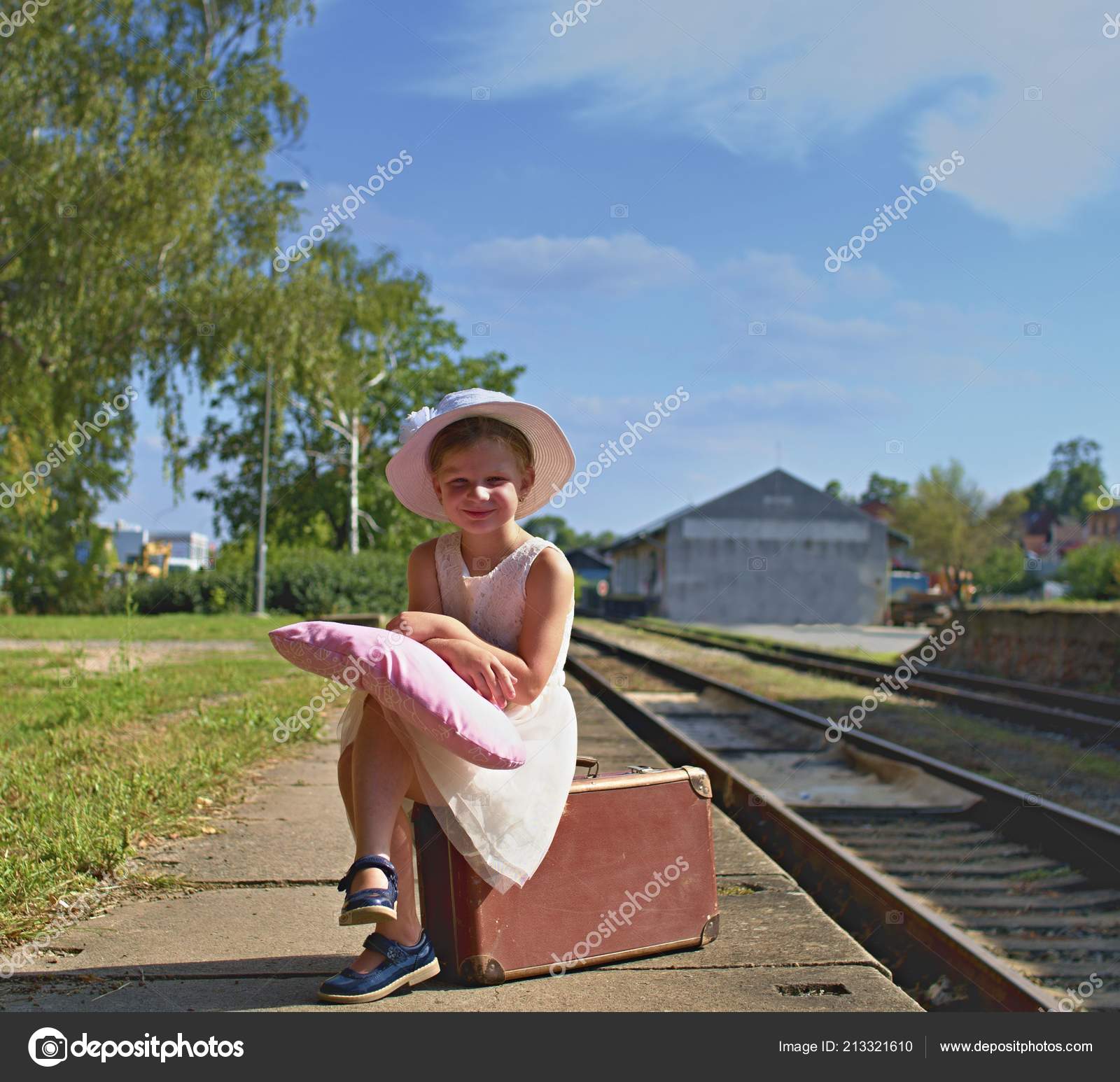 little girl travel suitcase