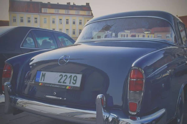 Hustopece Republika Czeska Września 2018 Mercedes Benz Logo Czarnym Rocznika — Zdjęcie stockowe