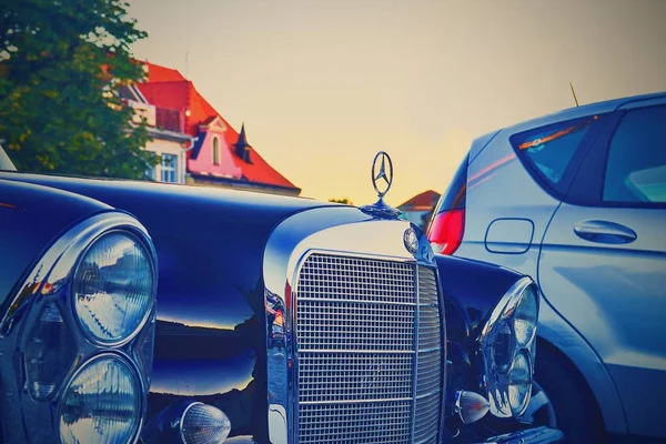 Hustopece Tjeckien September 2018 Mercedes Benz Logo Svart Vintage Bil — Stockfoto