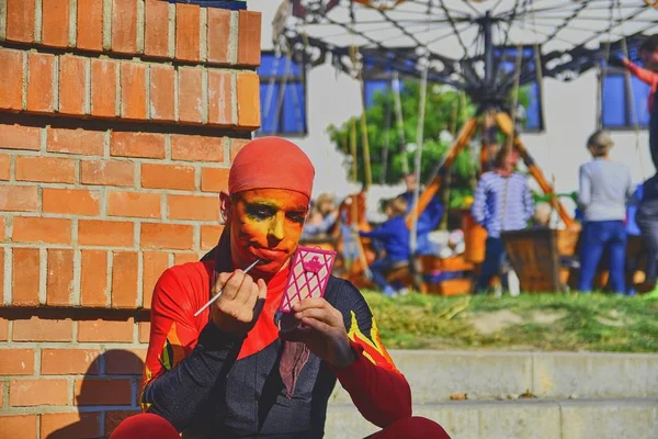 Hustopece República Checa Outubro 2018 Artista Rua Colocando Sua Maquiagem — Fotografia de Stock