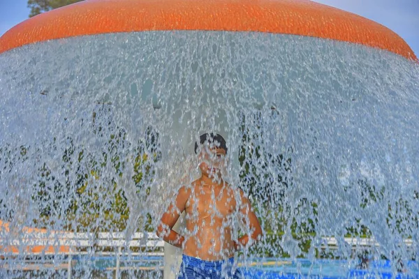 Little Boy Small Swimming Pool Boy Taking Shower Water Park — Stockfoto
