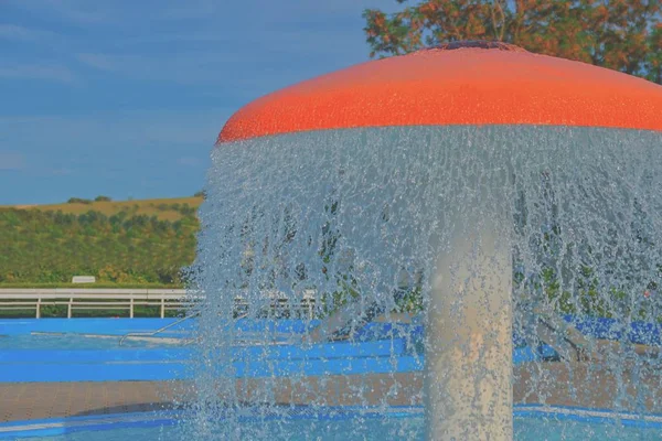 Sprinkler Waterk Park Övergivna Poolen Sommar Kopiera Utrymme Sommar Och — Stockfoto