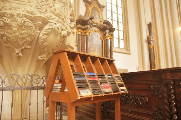 Hymn books for prayers in church. The bibles and hymnals — Stock Photo, Image