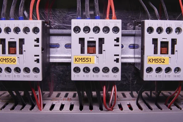A imagem mostra contatores elétricos. Close-up — Fotografia de Stock