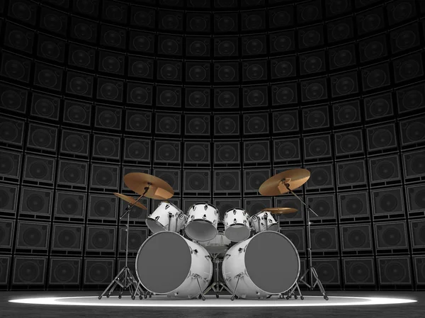 White drum set against the backdrop of a wall of guitar amps — Stock Photo, Image