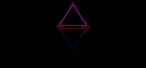 어두운 공간에서 줄무늬가 있는 보라색 삼각형을 그리고 있습니다. 추상적 인 분홍색 피라미드를 만들고 있습니다. 추상적 인 삼각형 모양 기호를 그리기 .. 3D 렌 더 — 스톡 사진