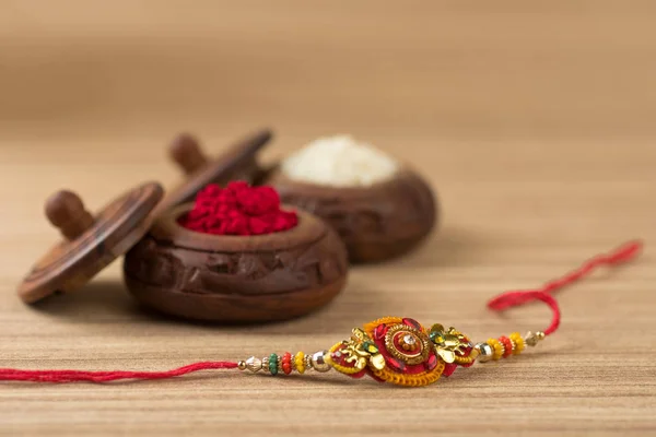 Індійський Фестиваль Raksha Bandhan Тло Елегантним Rakhi Rice Grains Kumkum — стокове фото