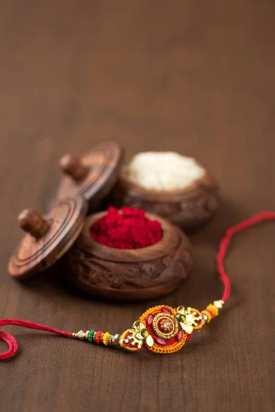 인도의 은우아 라이스 그라인 음악을 형제자매간 상징하는 전통적 인도의 — 스톡 사진