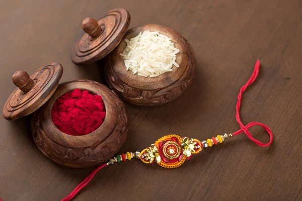 Festivalul Indian Raksha Bandhan Fundal Elegant Rakhi Cereale Orez Kumkum — Fotografie, imagine de stoc