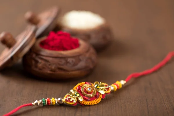 Індійський Фестиваль Raksha Bandhan Тло Елегантним Rakhi Rice Grains Kumkum — стокове фото