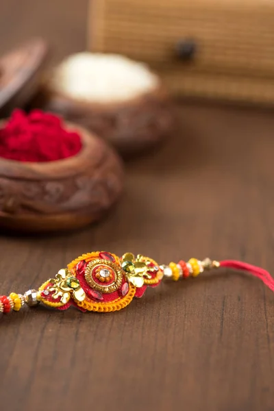 Indisches Festival Raksha Bandhan Hintergrund Mit Einem Eleganten Rakhi Reiskörner — Stockfoto