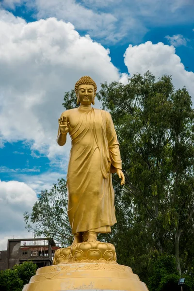 Estátua Buda Fundo Céu Estátua Buda Gigante — Fotografia de Stock