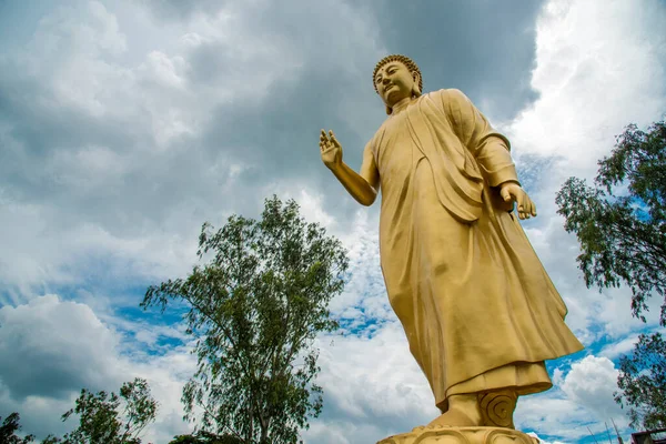 Estátua Buda Fundo Céu Estátua Buda Gigante — Fotografia de Stock