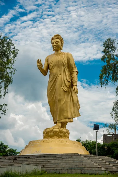 Estátua Buda Fundo Céu Estátua Buda Gigante — Fotografia de Stock