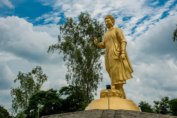 Estátua Buda Fundo Céu Estátua Buda Gigante — Fotografia de Stock