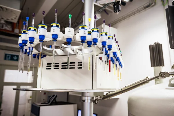 Autosampler Spektrometru Nmr Załadowany Próbkami Analizy — Zdjęcie stockowe