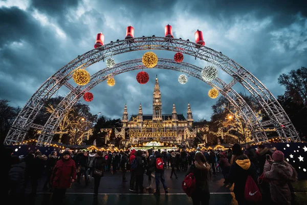 Вена Австрия Декабря 2018 Ночная Съемка Рождественских Ярмарок Площади Ратхаусплатц — стоковое фото