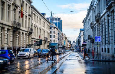 Brussels, Belçika - 28 Ocak 2019: Modern sokak sokak Brüksel'deki her iki tarafında birçok yönetim binaları ile
