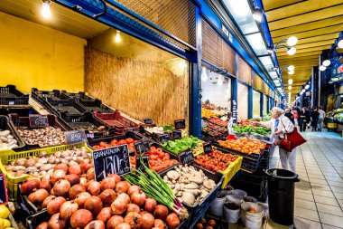 Budapeşte, Macaristan - 10 Nisan 2019: Merkez Pazar Salonu Vmhz krt