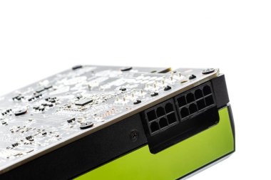 Profesyonel PC oyun GPU, 6 Pin ve 8 Pin Power Connector detayı, görünür devre kartı