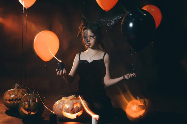 Cute Pretty Girl Long Curls Posing Halloween Wearing Huge Black — Stock Photo, Image