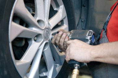 Araba fren garajda, otomotiv servis istasyonu tamiri