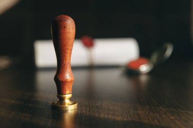 Noter mühürü, Yargıç Gavel, noter tasdikli belge kavramı, yasallık kavramı.