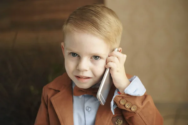 A Caucasian Boy Calling Smiling Background Studio Portrait — Stock Photo, Image