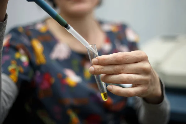 Close-up shot van elektronische chemische analyzer — Stockfoto