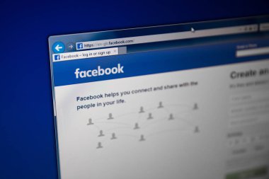 Tula, Rusya - 28 Ağustos 2018: Facebook iş sayfa closeup ile yeni müşteriler tebliğ