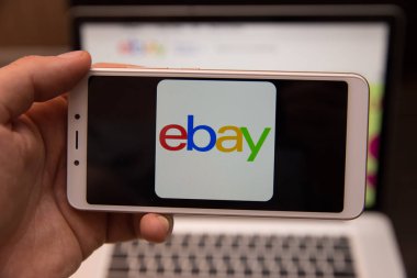 Tula, Rusya Federasyonu - 31 Ekim 2018:: ebay App Apple iphone 6 ekranda kapat. eBay en büyük online açık artırma ve Web siteleri alışveriş biridir.