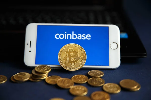 Tula, Rusya - 28 Ağustos 2018: Coinbase - Bitcoin satın almak ve daha güvenli Cüzdan mobil app görüntüleme