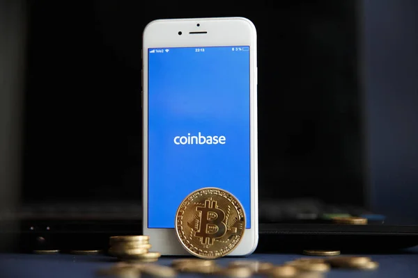 Tula, Russia - August 28, 2018 Bitcoin BTC on stack of cryptocurrencies with Coinbase logo in background. The cryptocurrency coin is golden and in focus. — Stock Photo, Image